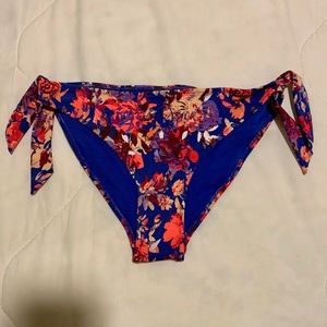 Floral H&M bikini bottom with side ties.
